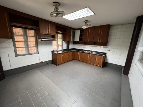 ขายบ้านแถวพุทธมณฑลสาย2 ซ.24 พัฒนา) ใกล้ Paseo Park กาญจนาภิเษก บ้านหลังใหญ่ เจ้าของขายเอง โทร 064-626-3295