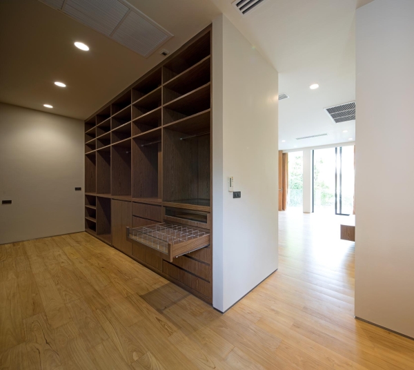 ขายบ้านเดี่ยวตกแต่งหรูหราสระว่ายน้ำ สวยงามมาก เอกมัยต้นๆ