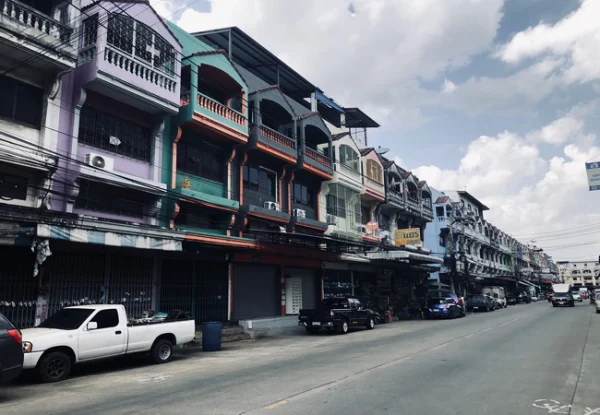 ขายอาคารพาณิชย์ หมู่บ้านดีเค บางบอน เนื้อที่ 26.1 ตร.ว. 3.5 ชั้น 2 น้ำ ติดถนนเมนโครงการ