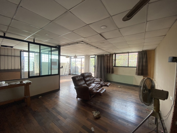 อาคารให้เช่า ประตูท่าแพ. 2 คูหาเดือนละ90,000