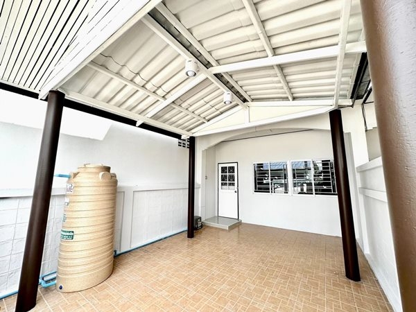 ขายด่วน ราคาถูก ทาวน์เฮาส์ 2ชั้น ปรับปรุงพร้อมอยู่ 16 ตร.ว หมู่บ้านเคหะธานี 4 ใกล้สถานีรถไฟฟ้าสายสีส้ม โทร 0824966982