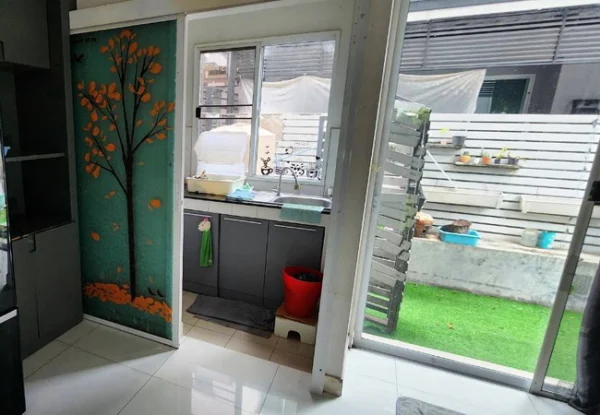 ขายทาวน์เฮ้าส์ หมู่บ้านกลางเมือง พิบูลสงคราม เนื้อที่ 28.3 ตร.ว. 3 ชั้น 3 นอน 3 น้ำ