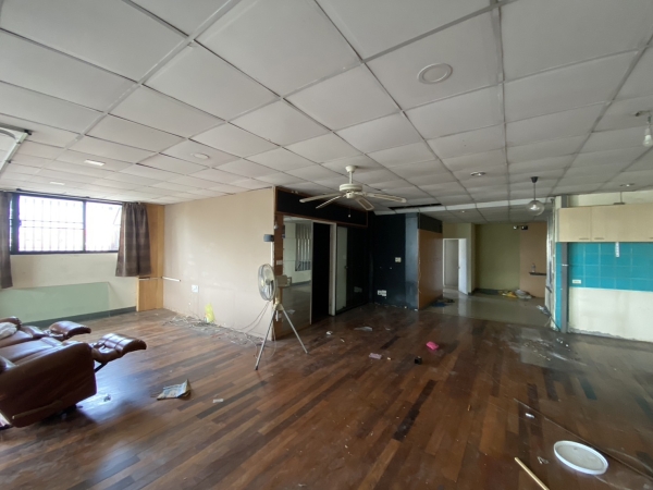 ขายที่ดิน 98.5  ตรว 25 ล้านในคูเมือง)