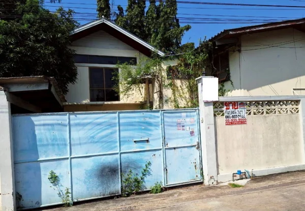 ขายที่ดิน 349 ตร.ว. ซอยเพชรเกษม 39/4 ถนนเพชรเกษม บางแค กรุงเทพ พร้อมสิ่งปลูกสร้าง