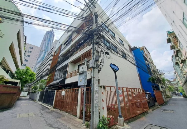 ขายอาคารพาณิชย์ ซอยปราโมทย์ 2 ถนนสุริยวงศ์ เขตบางรัก กรุงเทพ เนื้อที่ 26 ตร.ว. 1 คูหา ภาพที่ 2