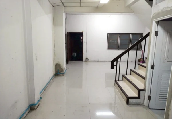 ขายทาวน์เฮ้าส์ หมู่บ้านรินทร์ทอง รามคำแหง 190 เนื้อที่ 22.5 ตร.ว. 3 ชั้น 4 นอน 3 น้ำ