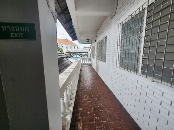 ขายเกสเฮ้าส์ ร้านอาหาร ในคูเมือง ราคา18ล้าน102ตรว