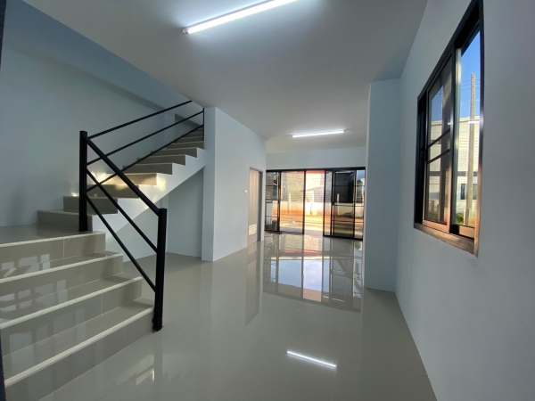 ขายทาวน์โฮมโครงการกรีนวิวโฮม ทำเลทอง ติดกับ รพ.พาน ซื้อปล่อยเช่าได้ เห็นวิวภูเขาทุ่งนา