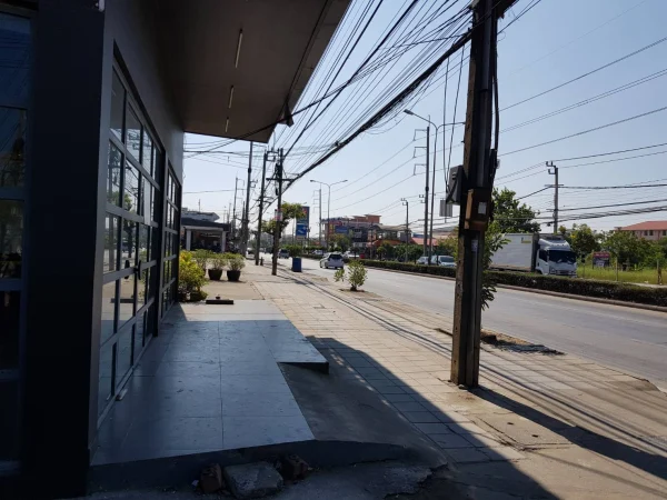 ขายที่ดินพร้อมโกดังและสำนักงาน ติดถนนใหญ่ใกล้นิคมลาดกระบัง 2 ไร่ 2 งาน!