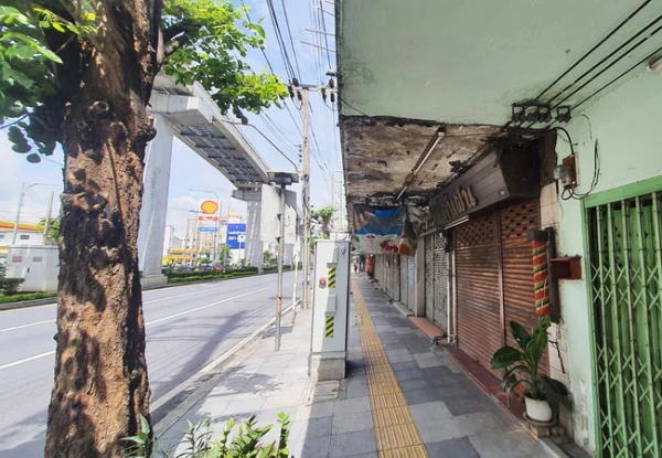ขายอาคารพาณิชย์ ปากซอยลาดพร้าว 37 ห้วยขวาง กรุงเทพมหานคร เนื้อที่ 11 ตร.ว.