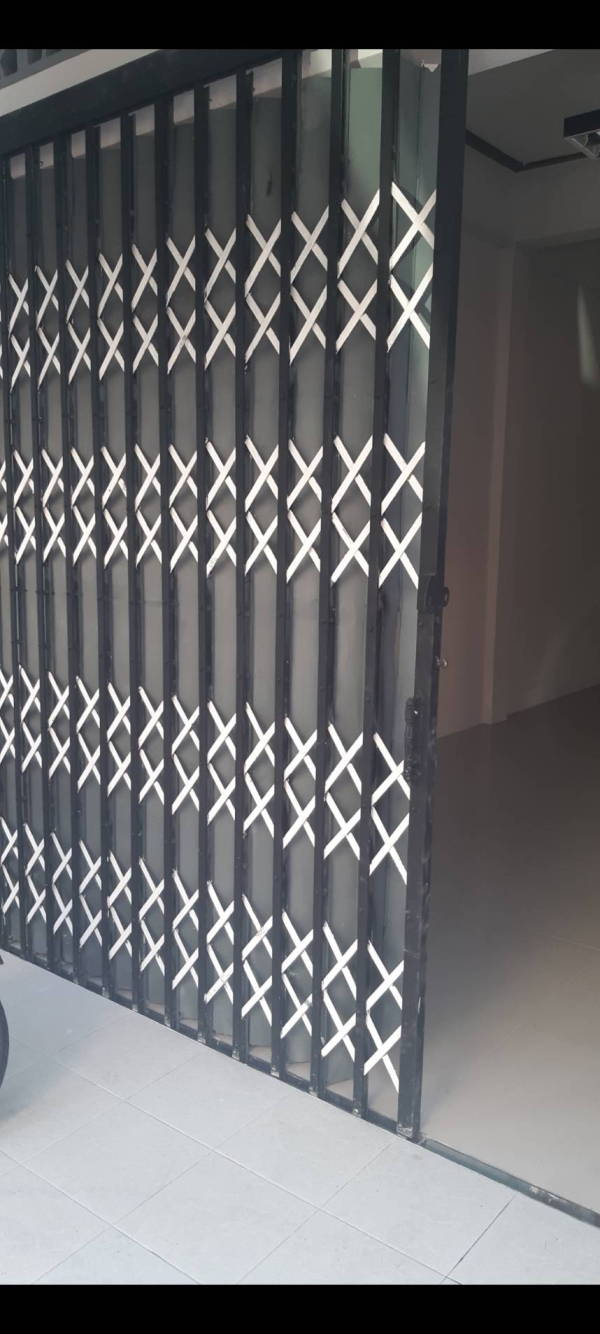 ขายอาคาร18.6ตรว11ล้านในคูเมืองเชียงใหม่) อาคาร2ชั้น 2นอน2น้ำ มีผู้เช่าเดือนละ20,000บาท สนใจโทร 0903179683