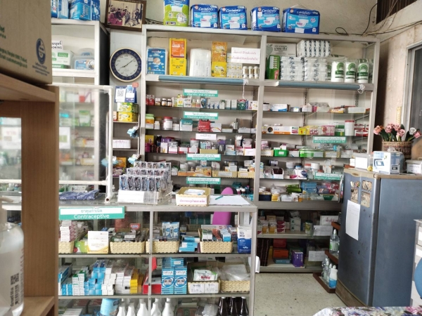 ขายอาคารพาณิชย์ ติดถนนหกเลน สาย 3122 3304) ทำเลดี ย่านการค้า ใจกลางชุมชน ติดเซเว่นด้วย) อยู่ที่ ต.บ้านโพธิ์ อ.บ้านโพธิ์ จ.ฉะเชิงเทรา