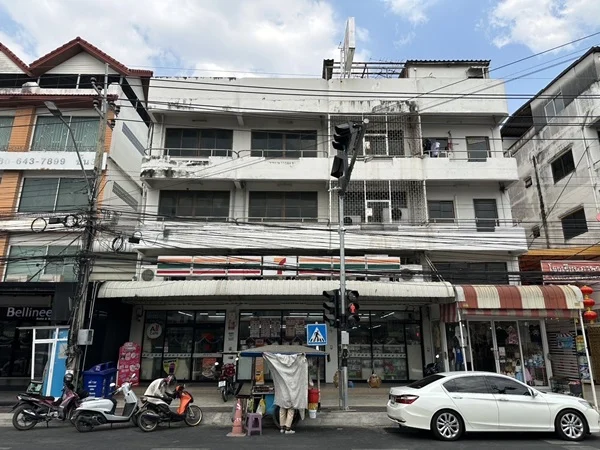 ขายด่วน! อาคารพาณิชย์ 3.5 ชั้น พร้อมผู้เช่า ทำเลทองแบริ่ง ตรงข้าม รร.เซนต์โยเซฟ โทร 092-830-9541