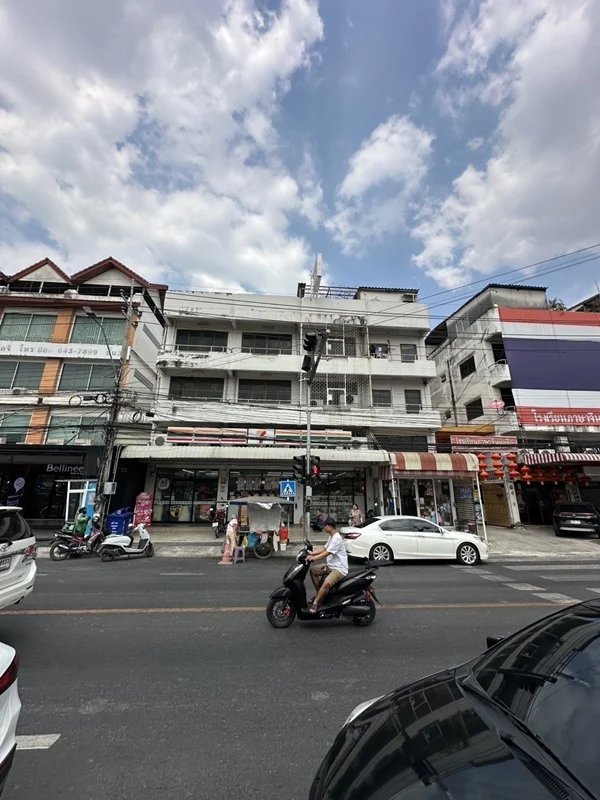 ขายด่วน! อาคารพาณิชย์ 3.5 ชั้น พร้อมผู้เช่า ทำเลทองแบริ่ง ตรงข้าม รร.เซนต์โยเซฟ โทร 092-830-9541