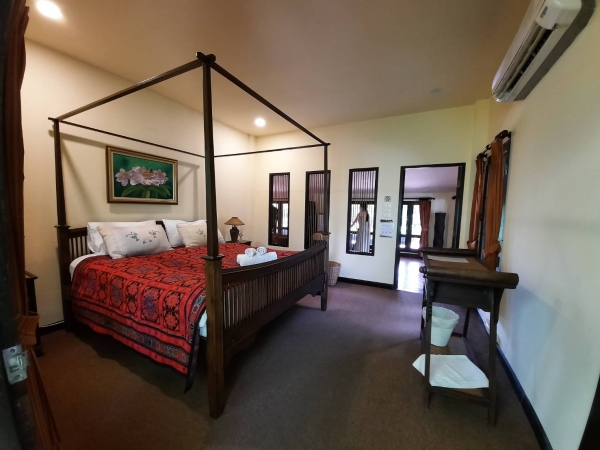 กิจการรีสอร์ทติดริมน้ำปิงสารภีเชียงใหม่ 3-1-12ตรวขาย 55 ล้าน. สวยร่มรื่นบรรยากาศดีมาก เข้ามาดำเนินกิจการได้เลย ไม่ต้องเซ้ง