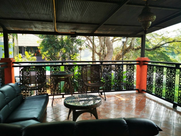 กิจการรีสอร์ทติดริมน้ำปิงสารภีเชียงใหม่ 3-1-12ตรวขาย 55 ล้าน. สวยร่มรื่นบรรยากาศดีมาก เข้ามาดำเนินกิจการได้เลย ไม่ต้องเซ้ง