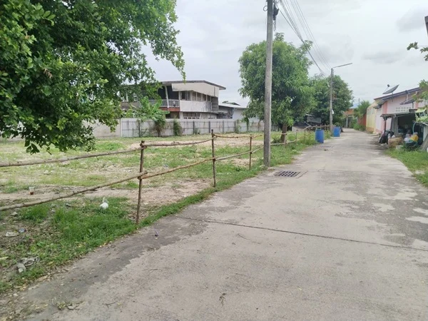 ขายที่ดิน 198 ตร.ว. ทำเลทอง ในแหล่งชุมชน ติดถนน อ.พานทอง จ.ชลบุรี โทร 0953157555