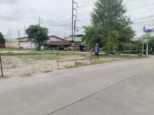 ขายที่ดิน 198 ตร.ว. ทำเลทอง ในแหล่งชุมชน ติดถนน อ.พานทอง จ.ชลบุรี โทร 0953157555