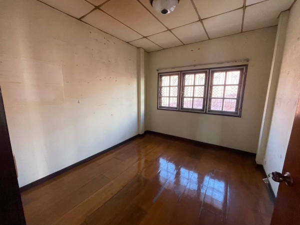 ขายบ้านทำเลทอง “สันติธรรม” 113 ตร.ว. 11 ล้านบาท | อยู่ก็สบาย ทำธุรกิจก็ได้ ปล่อยเช่าก็ปัง