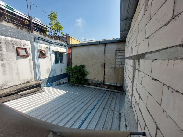 ขายอาคารในคูเมืองเชียงใหม่ 16 ตรว 5.5 ล้าน อาคาร2ชั้น มีดาดฟ้า พื้นที่ในอาคารโล่ง พร้อมดำเนินกิจการ ถนนหน้าที่ดินเป็นลาดยางรถสวนทางได้ สนใจติดต่อ คุณบุ๋ม โทร/id line 0903179683