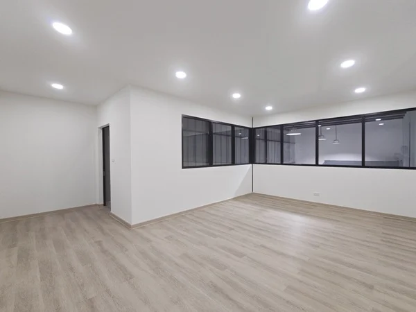 BIZSPACE | ให้เช่าพื้นที่ธุรกิจ พร้อมสำนักงานให้เช่า ทำเลศักยภาพ บนถนนประดิษฐ์มนูธรรม โทร 098-7686969