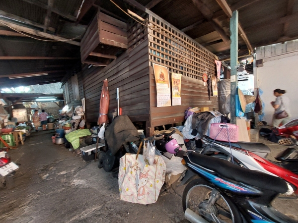 ขายที่ดินในคูเมืองเชียงใหม่ 56 ตรว 7 ล้าน โอนคนครึ่ง