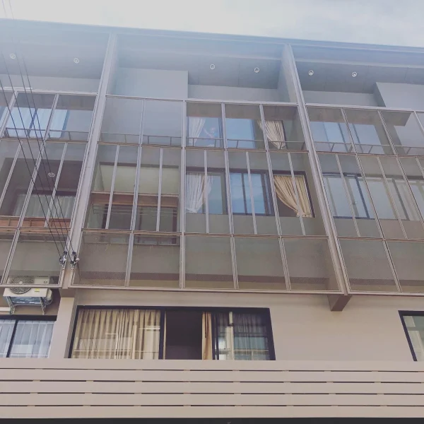 ให้เช่าบ้านใหม่ทั้งหลัง 3 ชั้น ครึ่งสไตล์ Loft Modern เพดานสูง พร้อมเฟอร์ 3 นอน 3 น้ำ บนถนนแจ้งวัฒนะ ใกล้รร. นานาชาติ ใกล้บีทีเอส สามัคคี สายชมพู A Spacious, Fully Furnished Townhome at Huas Niche for RENT on a golden location in CHAENGWATTANA district!!