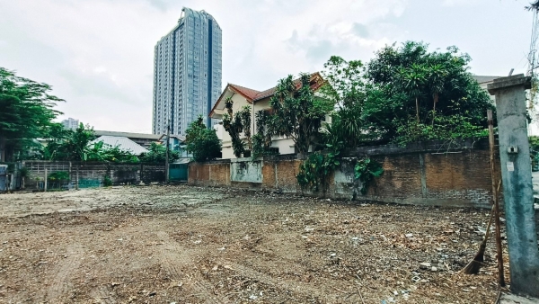 ขายที่ดินทำเลทอง 124 ตารางวา ใกล้สถานีรถไฟฟ้าแยกเตาปูนเพียงแค่ 450 ม. เขตบางซื่อ กรุงเทพ