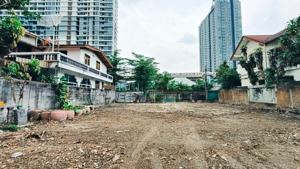 ขายที่ดินทำเลทอง 124 ตารางวา ใกล้สถานีรถไฟฟ้าแยกเตาปูนเพียงแค่ 450 ม. เขตบางซื่อ กรุงเทพ