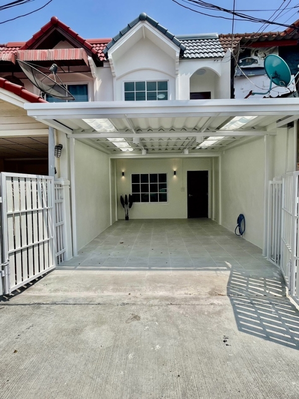 เจ้าของ) ขายทาวน์เฮ้าส์ตกแต่งใหม่ พร้อมอยู่ ราคาเพียง 2.29 ล้าน ฟรีโอน อยู่ซ.รามคำแหง142 ใกล้ทางด่วนมอเตอร์เวย์ บางนา-บางประอิน