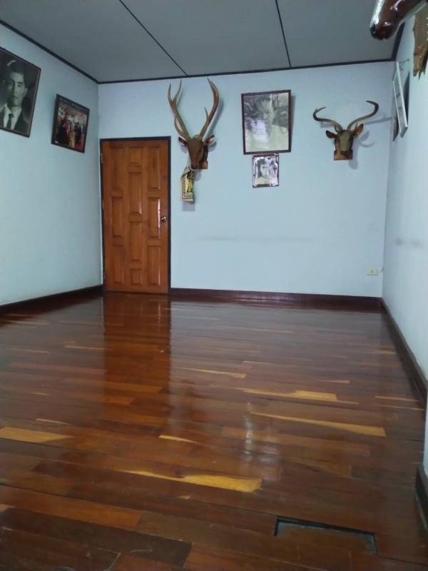 ตึกแถว3ชั้นครึ่งมีดาดฟ้า34ตรว25ล้าน