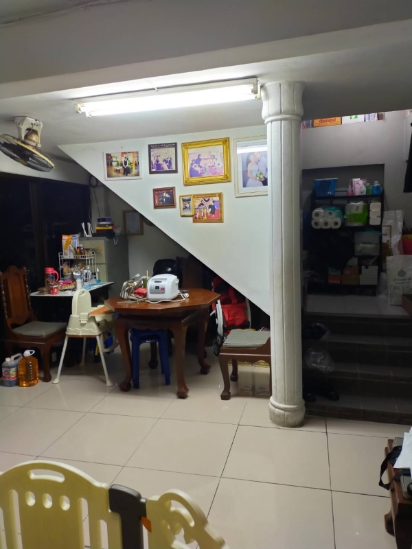 ตึกแถว3ชั้นครึ่งมีดาดฟ้า34ตรว25ล้าน