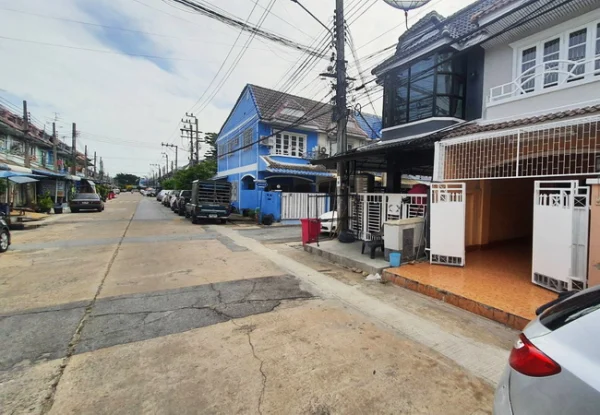 ขายทาวน์เฮ้าส์ หมู่บ้านมนวดีพาร์ค อำเภอบางบัวทอง นนทบุรี เนื้อที่ 16 ตร.ว. 2 ชั้น 3 นอน 2 น้ำ