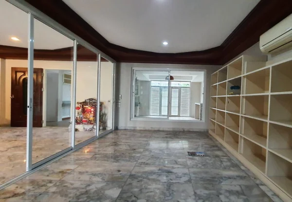 ขายและให้เช่าบ้านเดี่ยว หมู่บ้านราชตฤณมัย พหลโยธิน เนื้อที่ 106 ตร.ว. 2 ชั้น 4 นอน 4 น้ำ